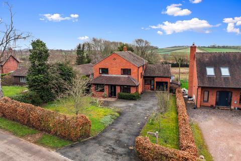 4 bed property, in Low Road, £650,000