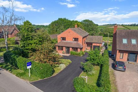 4 bed property, in Low Road, £650,000