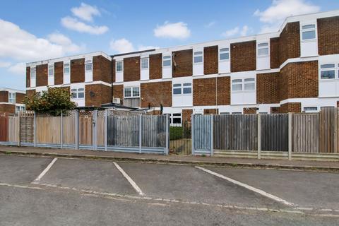 3 bed property, in Regent Court, £245,000