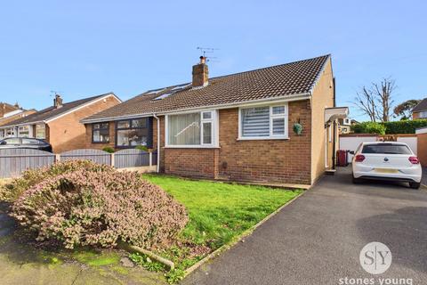 2 bed property, in Woodlands Avenue, £219,950