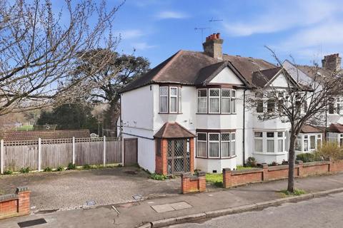 3 bed property, in Buckingham Road, £1,600,000