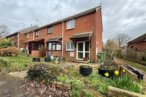 2 bed property, in Wantley Hill Estate, £289,950