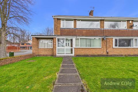 3 bed property, in Caxton Way, £180,000