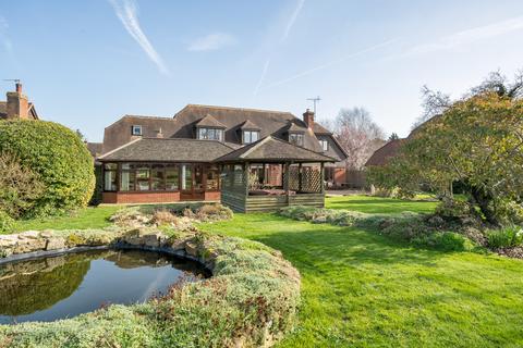 5 bed property, in High Street, £1,250,000