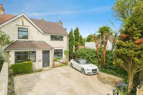 3 bed property, in Woodhall Park Grove, £400,000