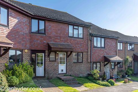 3 bed property, in St. Aubyns Mead, £505,000