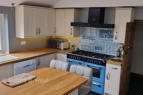 4 bed property, in Church Street, £675,000