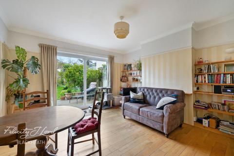 3 bed property, in Canberra Road, £650,000