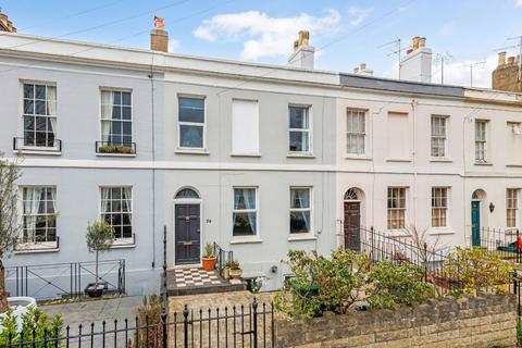 4 bed property, in Hewlett Road, £599,950