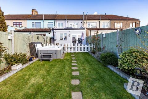 3 bed property, in Sunnings Lane, £500,000