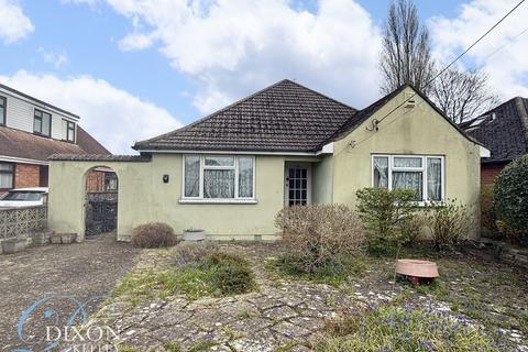 3 bed property, in Oakhurst Road, £425,000