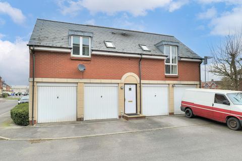 2 bed property, in Foundry Close, £180,000
