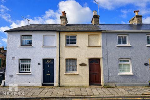 2 bed property, in Millhams Street, £280,000