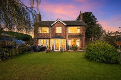3 bed property, in Watery Lane, £315,000
