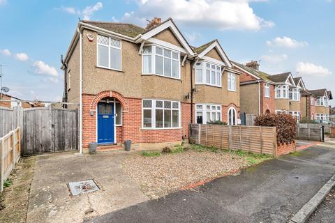 3 bed property, in Haslemere Road, £685,000