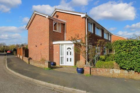 4 bed property, in Southfields Close, £380,000