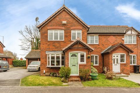 2 bed property, in Cuthbert Road, £320,000