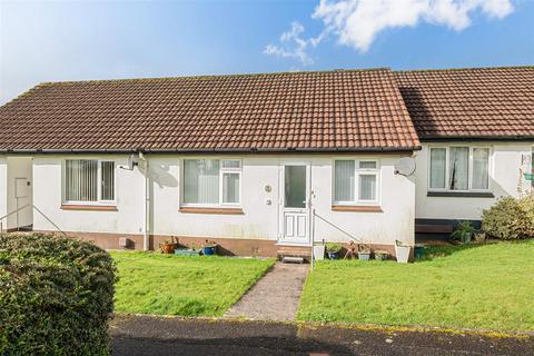 2 bed property, in Brook Road, £225,000