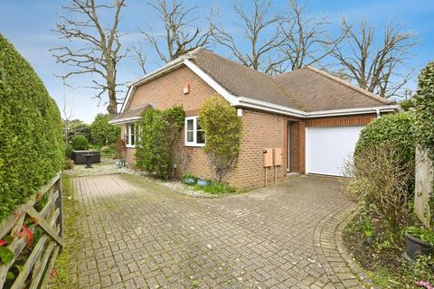 3 bed property, in Cherrylands Close, £525,000