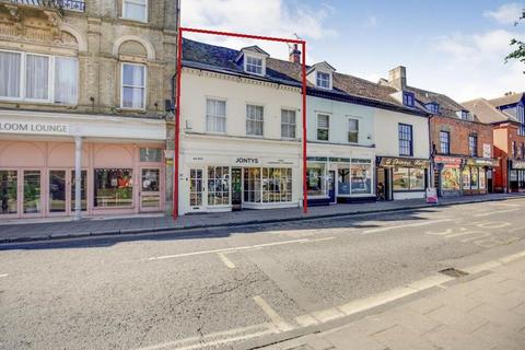 3 bed property, in Tacket St, £445,000