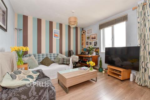 2 bed property, in Leed Street, £109,000
