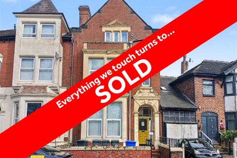 5 bed property, in 5 Flats at The Parkway, £275,000