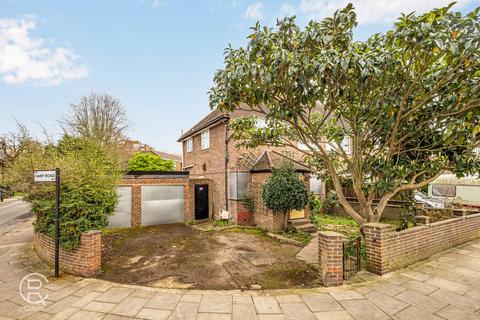 4 bed property, in Harp Road, £750,000