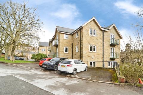 2 bed property, in The Green, £100,000
