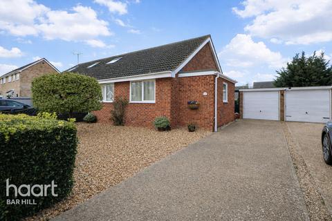 2 bed property, in Hollytrees, £325,000