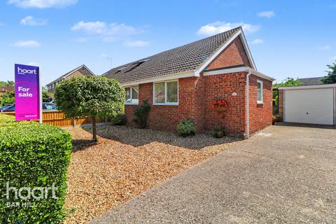 2 bed property, in Hollytrees, £325,000