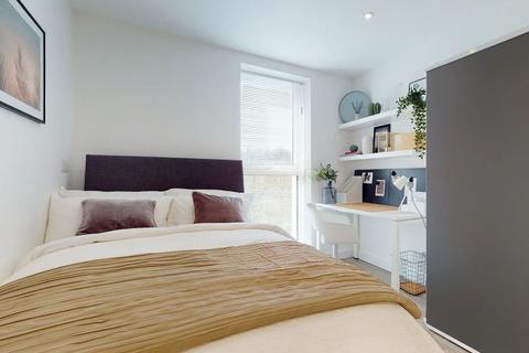 Studio, in Flat 17, £45,750