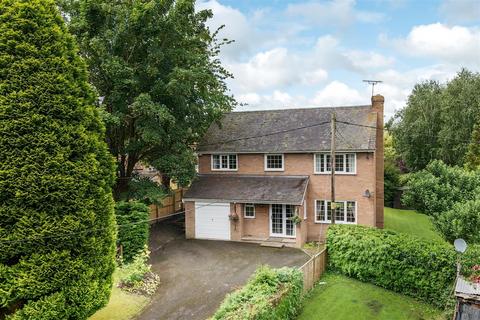 4 bed property, in Bridge Street, £450,000