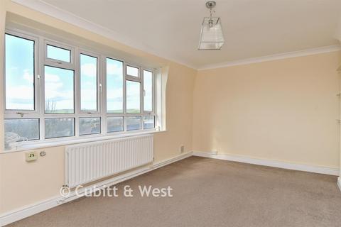 2 bed property, in Chelwood Close, £210,000