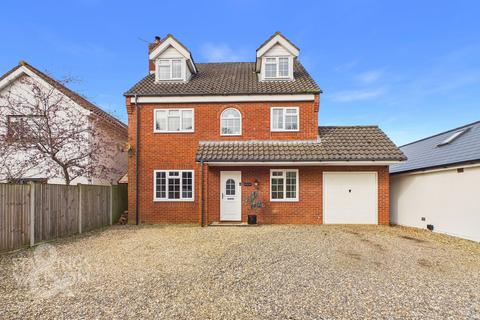 5 bed property, in Middle Road, £650,000