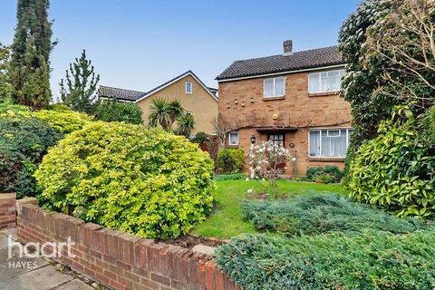 3 bed property, in Hornbeam Road, £520,000