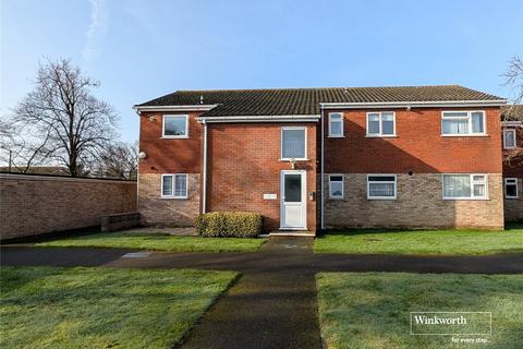 2 bed property, in The Lawns, £210,000