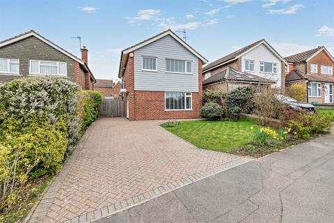 3 bed property, in The Almonds, £475,000