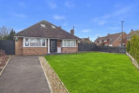 5 bed property, in Lower Cippenham Lane, £799,950