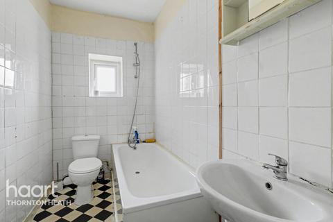 1 bed property, in Holmesdale Road, £195,000