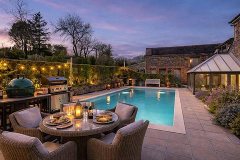 3 bed property, in Stony Lane, £800,000