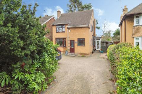 4 bed property, in Russell Drive, £450,000