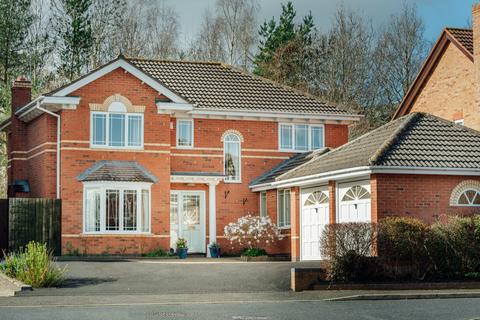 4 bed property, in Pershore WR10, £575,000