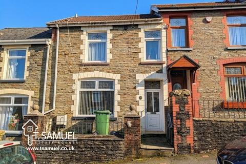 3 bed property, in Gwernifor Street, £120,000