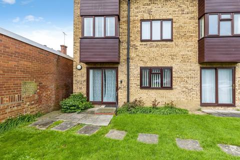 1 bed property, in Parkside, £150,000