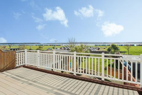 3 bed property, in Lulworth Avenue, £775,000