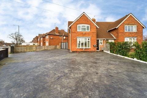 3 bed property, in Broadway West, £290,000