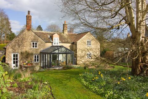4 bed property, in Corston, £650,000