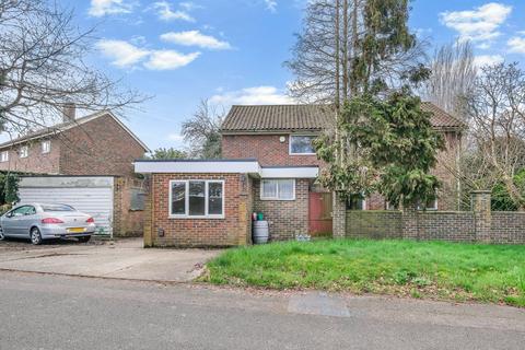5 bed property, in Glebelands, £650,000