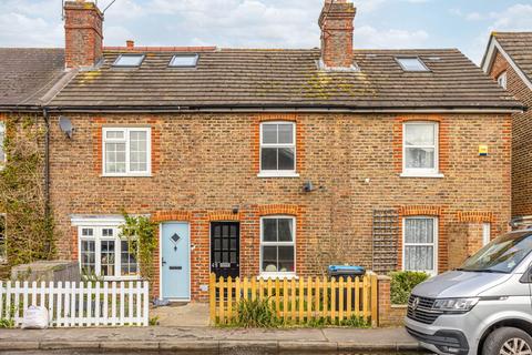2 bed property, in Station Road, £350,000