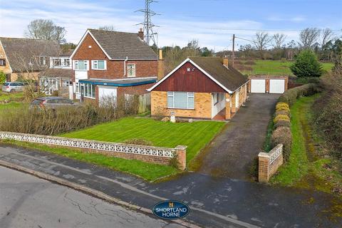 3 bed property, in Bennetts Road North, £325,000